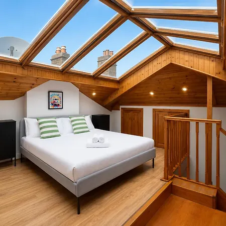 Characterful 1bdr With Loft In Dublino