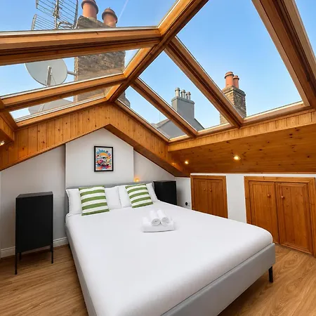Characterful 1bdr With Loft In Appartamento