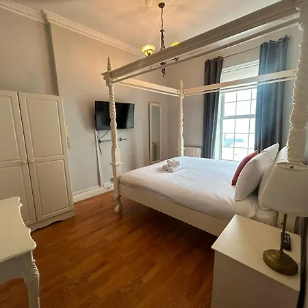 Characterful 1bdr With Loft In Appartamento Dublino