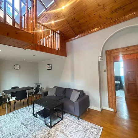 Appartamento Characterful 1bdr With Loft In *