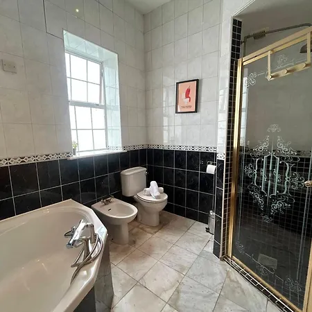 Characterful 1bdr With Loft In